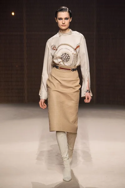Look 16